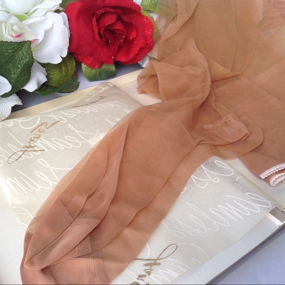 Hanes 1 pair VTG Nylon Thigh Hi Hosiery Stocking Bali Rose NWB - Picture 4 of 16
